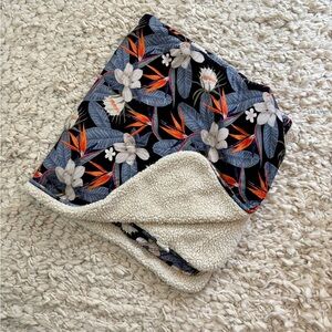 Muse Threads bamboo and Sherpa blanket cool tropics